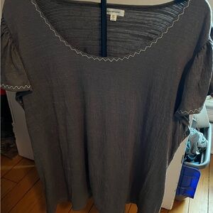 Max Studio Charcoal Gray Scoop Neck Short Sleeve Tunic w/ White Scallop Trim 2XL